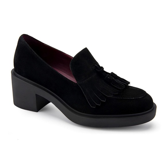 AEROSOLES Shoes - AEROSOLES Black Suede Loafers with Tassel Detail size 8